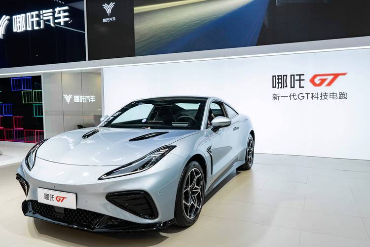 成都邛崃市驰凌威企业管理咨询哪吒汽车在智能汽车领域的表现，领途汽车在新能源汽车市场中的影响力